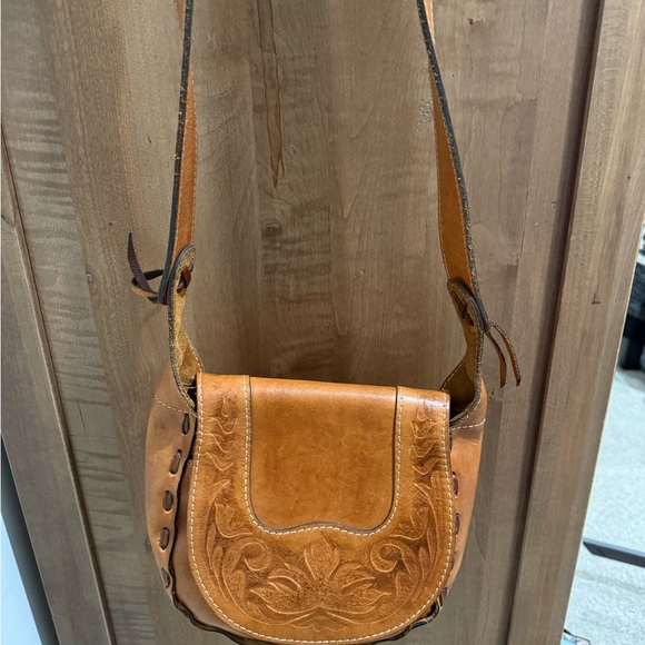Patricia Nash tooled leather crossbody - Picture 4 of 11